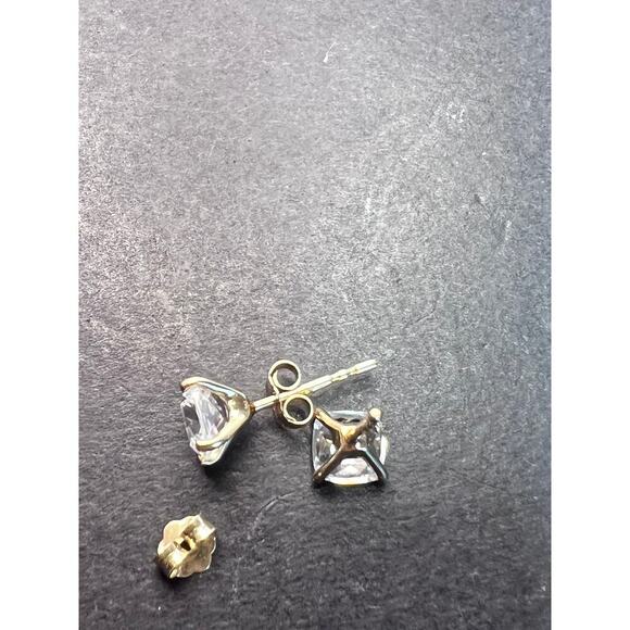 10k yellow gold princess cut cubic zirconia stud earrings - Picture 7 of 9